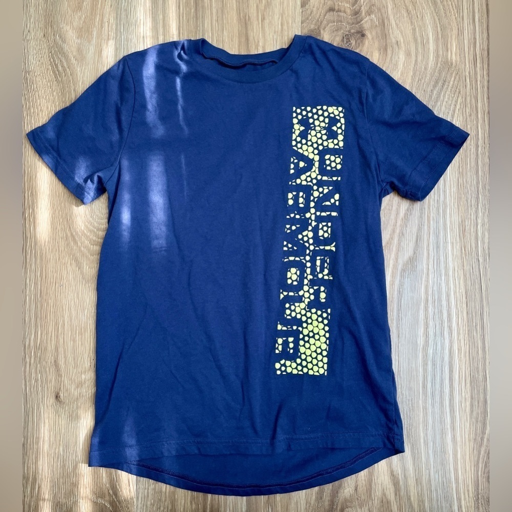 Under Armour T-Shirt youth medium excellent used condition